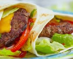 Recette De Tortillas Facon Burgers Au Steak Hache Maigre Et Crudites Recette Recette Tortilla Recette Recette Wrap