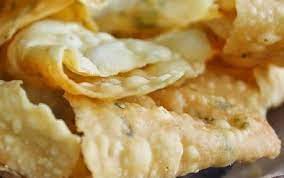 Bawang putih yang telah dikupas. Resepi Kerepek Bawang Simple Informasi Santai