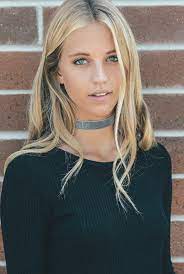 Gdi, nervous blonde, making money, earn residual income, start today making money, earn while you learn, funny, epic blonde, bad hair day, frizzy hair, hot to make money. Short Sweet Choker Necklace Gorgeous Blonde Beautiful Girl Face Blonde Women