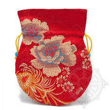 As aja said, though, there is a technique to it and you must be careful to coordinate the colors. Pouch For Mala Jewellery In Fabric Red With Floral Pattern L 13 5 X L 10cm Art Of Nepal
