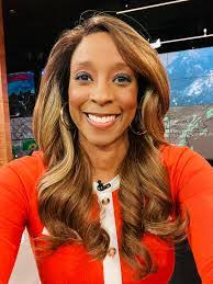 Lynette Hope's Instagram, Twitter & Facebook