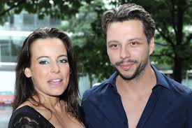 Wszystko przez to, że zatrzasnęła się w toalecie tuż przed. Anna Mucha Wyszla Za Maz