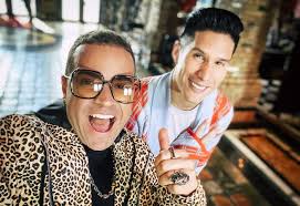 'chino y nacho' interpretaban su tema 'me voy enamorando' cuando de pronto decidieron interrumpir su actuación para dar paso a esta emotivo. Chino Nacho Se Reunen Nuevamente En Un Sencillo Raro Lomasrankiao
