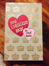 Eine Selbstgebastelte Ehe Glucksbox Als Hochzeitsgeschenk Geschenke Brautpaar Diy Geschenke Hochzeit Geldgeschenke Hochzeit Basteln