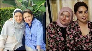 Umur 39 tahun) adalah seorang musisi berkewarganegaraan indonesia yang merupakan vokalis dan penulis lagu utama dari grup musik rock noah. 5 Penampilan Mantan Istri Ariel Noah Yang Kini Berhijab Kumparan Com