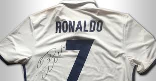 Cristiano ronaldo real madrid trikot. Von Dem Fussballer Signiertes Real Madrid Trikot Von Ronaldo