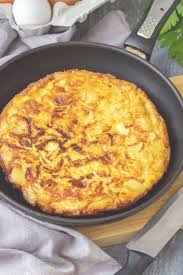 Spanish Omelette Or Tortilla Espanola Is A Simple Potato Recipe Dish That Can Be Enjoyed Hot Or Cold As A Starter Main Dish Or As Tap Rezeptideen Rezepte Und Spanisches Tortilla