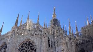 Are formă de semilună și e plină ochi de turiști sau localnici care stau ori la cafenelele. Topul Celor Mai Frumoase Catedrale Din Lume Bijuteriile Arhitecturale Care OcupÄ Locurile FruntaÈe In Clasament Observatornews Ro