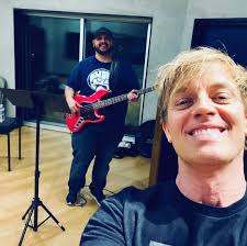 B'zサポメンYTとシェーン・ガラースが同じスタジオでレコーディング中か