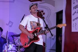 G f c g f c d. Lirik Dan Chord Lagu Debu Debu Beterbangan Dari Efek Rumah Kaca