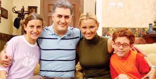 Ünlü manken ve oyuncu pınar altuğ televizyon hayatına 1995 yılında başladı. Cagla Sikel E Cocuklugunu Anlatan Pinar Altug Kimdir Son Dakika Magazin