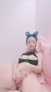 Tender and beautiful young woman newcomer to the sea! The first time I saw  her was when she was in her underwear! Panties off, balls vibrating,  leaking white pulp, panting and moaning!