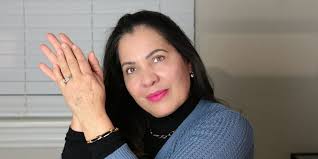 La inspiradora historia de Dora Camacho, una trabajadora del hogar que pasó  de la adversidad al éxito