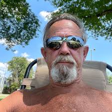 Why is my 1980 Harley Davidson clutch not engaging properly?