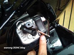 Untuk membuka jok vario dibutuhkan pengait yang bisa dibuat dari jari jari atau kawat. Cara Menutup Jok Motor Vario Evolusioto