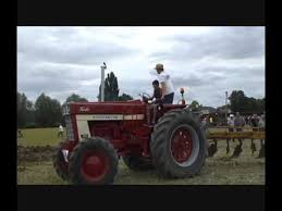 International tractors international harvester biggest truck tractor implements farmall tractors red tractor future farms classic tractor vintage tractors. Tracteur Ih 1466 Farmall Labour 2014 Youtube