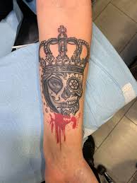 Cette belle tradition des têtes de mort aide les gens à croire que les décédés aient retrouvé la paix. Salon De Tatouages Realisme Babylone Tattoo Piercing Seclin Lille