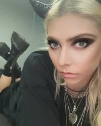 WEMBLEY! See you at 6pm for night 2 with #ACDC #PWRUP ⚡️⚡️⚡️🦇🦇🦇😈😈😈  @acdc @theprettyreckless