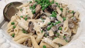 Una pasta calorica, quindi non consigliata a chi vuole mantenersi leggero o a chi è a dieta. Pasta Con Funghi Piselli E Crema Di Ricotta Ricettasprint It
