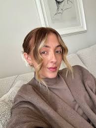 taking the pink&red theme to it's limit this month 💘❤️💕 we got to fully  appreciate the galentines/valentines, whoever it is you celebrate 💘 using  @the_gelbottle_inc candy and carries cosmo studio gels ❣️