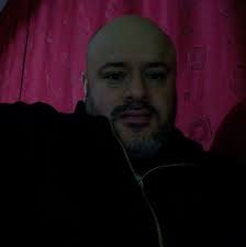 🤩🔴🔵] Una linda historia en nuestra casa… Él es Daniel Alejandro,  encargado de obra blanca. Estos días ha compartido con nosotros y, en medio  de su trabajo, lo hemos escuchado cantando nuestras