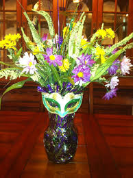 Carnival centerpieces mardi gras decorations table centerpieces wedding centerpieces masquerade decorations masquerade party centerpieces feather centerpieces graduation centerpiece quinceanera centerpieces. My Mardi Gras Arrangement Added Garland Silk Flowers And Mask From Michaels To A Vase I Alre Mardi Gras Party Decorations Mardi Gras Centerpieces Mardi Gras
