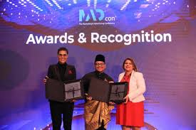Ikuti segala perkembangan dari website azizanosman.com tidak perlu layari website. Dr Azizan Osman Catat Sejarah Anak Malaysia Pertama Dianugerah Top 50 Marketing And Advertising Leaders Sempena Madcon Dubai 2019 Semasa Mstar