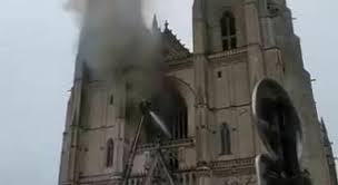 Incarcéré à la maison d'arrêt de nantes, emmanuel abayisenga reste mutique, le regard vide, comme égaré, face à ses rares visiteurs. Francia Ucciso Prete Olivier Maire L Omicida E Lo Stesso Che Incendio La Cattedrale Di Nantes La Scorsa Estate