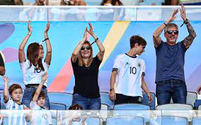 Le pregunto quien es el responsable de q leo se vaya: 433 On Twitter Full Support For Lionel Messi And His Sons Thiago And Matteo His Wife Antonella His Mother Celia And Father Jorge Https T Co 5e5tno6fnd