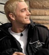 Mi piaci, ecco delle foto di Marshall che sorride : r/Eminem
