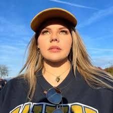 Lacey Lambert (@1LaceyLambert)