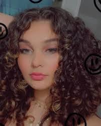 Sylvia Robinzine's Instagram, Twitter & Facebook