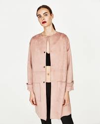 Ce manteau en daim est idéal pour illuminer vos looks hivernaux. Epingle Sur Stories Co