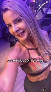 Alegria aos 30: Celebrando o 4.9 com Estilo!