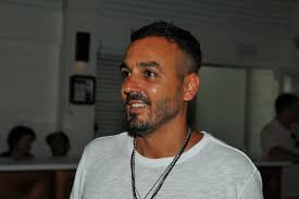 A top Lou Montenegro rouba a cena em Jurerê