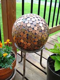 Ausgefallene Gartendeko Selber Machen 101 Beispiele Und Upcycling Ideen Gartenkugeln Garten Deko Gartendeko Selber Machen