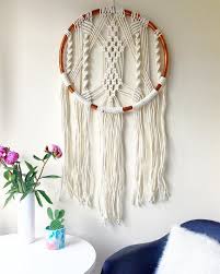 You can use these for interior design with many different diy project to choose from. Macrame Wall Hanging Inspiration Macrame Wandkleden Macrame Patronen Dromenvanger Diy