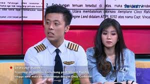 Namun kini isu itu telah terhempas. Dulu Disebut Tinggalkan Istri Pertama Kapten Vincent Raditya Kini Curhat Diselingkuhi Istrinya Tribun Sumsel