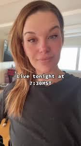 Come and chat with Andra aka BullHaulersDaughter and myself tonight during  our live at 7:30MST #womenintrucking #trucking #truckinglife #smallbusiness  #owneroperator