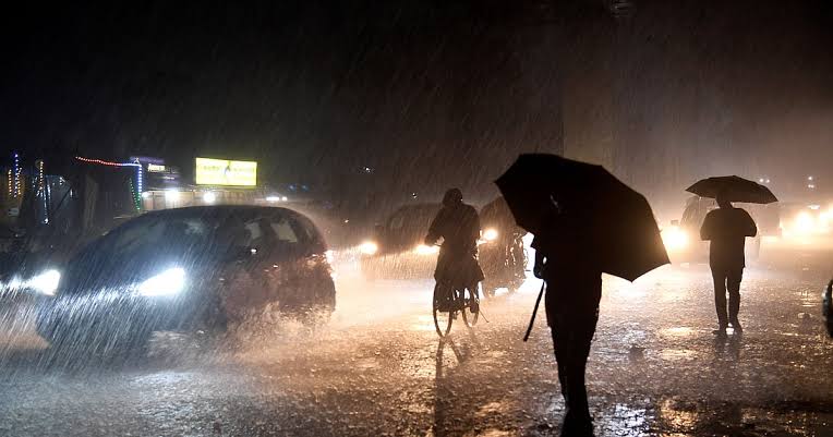Heavy downpour soaks Mumbai overnight; over 100 mm rain in some areas