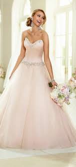 Check spelling or type a new query. Rosa Brautkleid Fur Einen Glamourosen Hochzeits Look Archzine