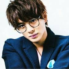 平野とメガネ 顔 民族衣装 男性 モデル