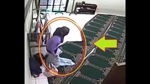 Camiye Giren Bu Kadini Iyi Izleyin Iblis In En Gercekci Yuzunu Gosteri Camiler Kadin Dualar