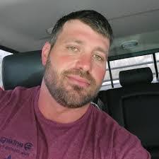 Derek Willingham's Instagram, Twitter & Facebook