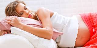 Apabila masuk sahaja di pertengahan trimester ketiga biasanya tidur ibu hamil akan selalu terganggu kerana pelbagai faktor. Posisi Tidur Terbaik Untuk Ibu Hamil Feed Merdeka Com