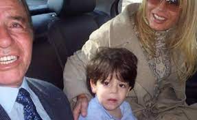 Zulema yoma y zulemita menem dieron positivo de coronavirus, según confirmó este martes la hija del ex presidente carlos menem, a quien hisoparon y aguardan por el resultado. Zulema Yoma Confirmo Que Menem Y Sus Hijos Viajan Hoy A Chile Para Ver A Maximo Infoveloz Com