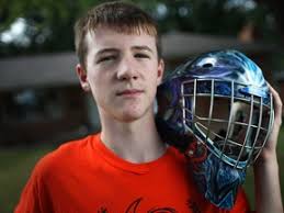 Teen dedicates goalie mask in hounour of best friend (with video)