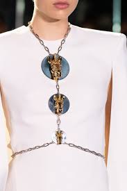 Best 100 Jewelry Of Spring 2020 Rtw Fashion Shows The Impression Fashion Colorful Fashion London Fashion Week