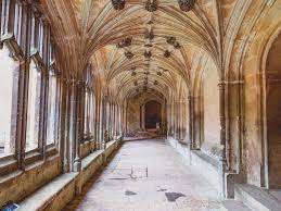 Lacock abbey provides the backdrops for many of the scenes from hogwarts during the first two harry potter films, as well as in the second fantastic beasts film, crimes of grindelwald. Lacock Harry Potter Guide Tour Filming Locations Solosophie