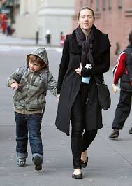 Winslet's mainstream breakthrough came with peter jackson's 1994 classic heavenly creatures, in which she played juliet hulme, a young new zealander who, along with her best friend and lover pauline parker, was found guilty of murdering parker's mother in the 1950s. 14 Best Kate Winslet Without Makeup Photos Styles At Life